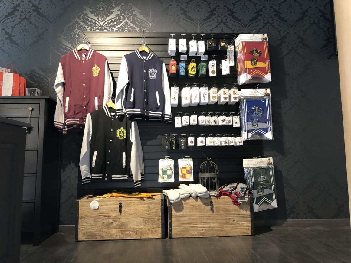 slatwall display for merchandising