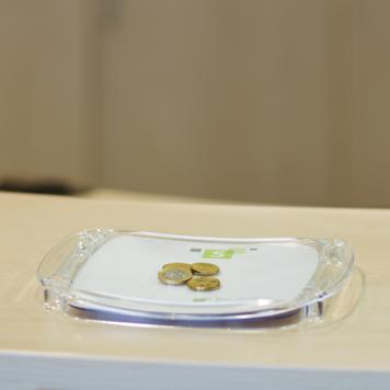Касова тарелка за монети от прозрачен плексиглас
